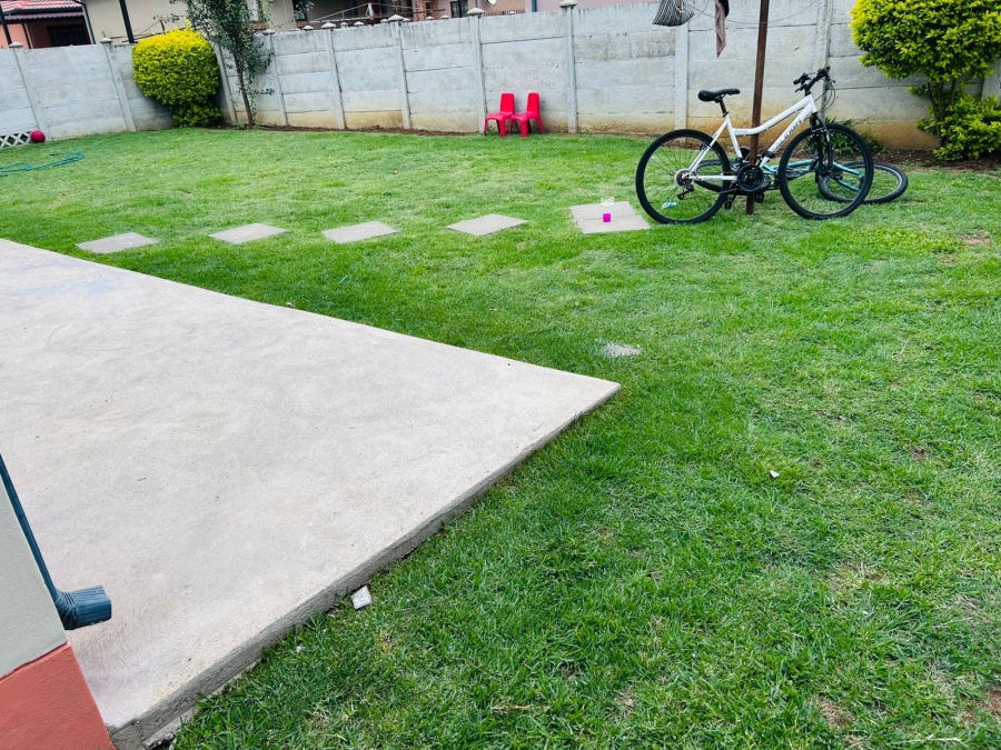 To Let 2 Bedroom Property for Rent in Waterval East North West